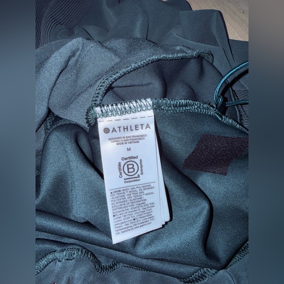 NWOT Athleta Seasoft Rib 1/4 Zip Popover Pine Green Medium - Picture 8 of 9